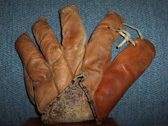 Wilson 692 Softball Glove Back